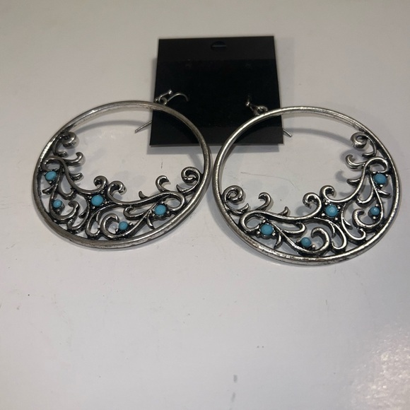 ♦️ Elegant Silver and Blue Filigree Hoop Earrings - Picture 1 of 3